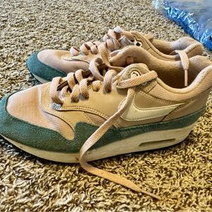 Nike Women’s Air Max 1 Size 7